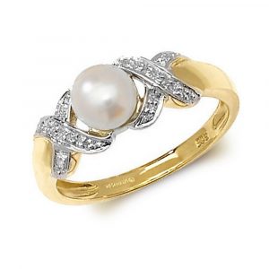 Diamond and Fresh Water Pearl Ring in 9ct Yellow Gold (0.04ct)
